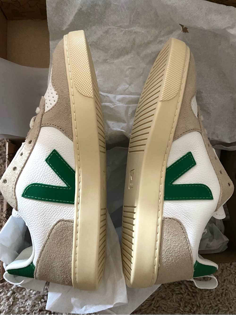 New in Box VEJA Small V-10 L ChromeFree Sneaker